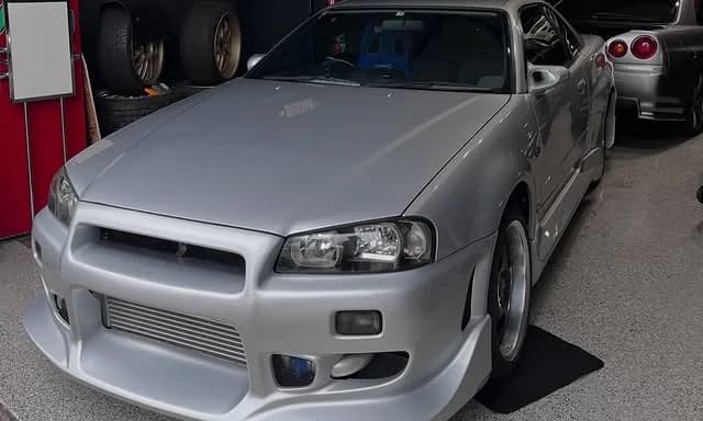 Nissan Skyline R34 — Bodywork